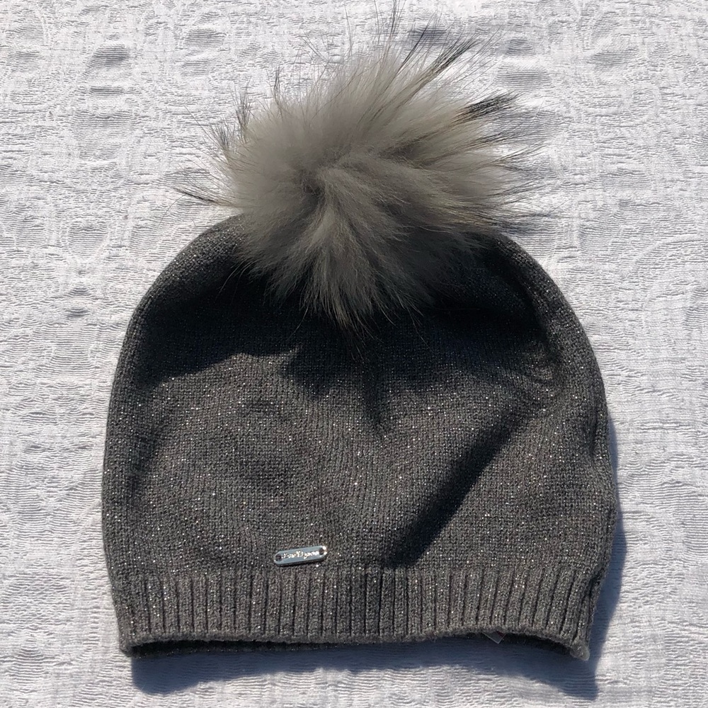 BARI LYNN***Gray Silver Knit Pom Fur Hat